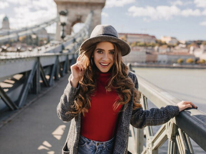 Poseen, en primer lugar, el don de la belleza, que anteponen a todo y que, por sí sola, ejerce dominio incluso sobre los más poderosos