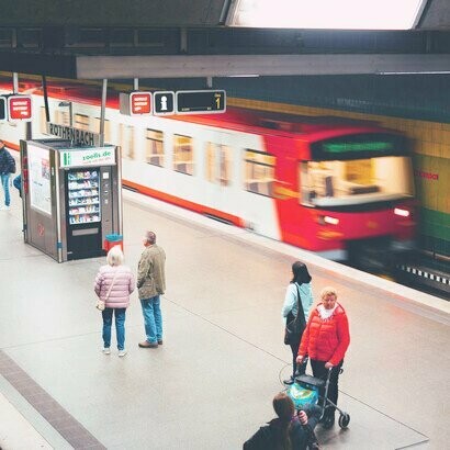 Es wird gerechnet, geplant, gebaut, gefördert und dennoch wird Mobilität für viele Menschen langsamer, teurer, unzuverlässiger, nervenzehrender