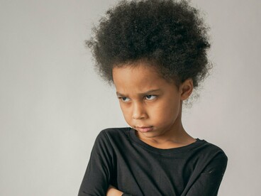 No efeito Pigmaleão, quanto maiores forem as expectativas que figuras de autoridade têm sobre nós, maiores as chances de alcançar um bom desempenho. Assim, o efeito Pigmaleão é um exemplo de profecia auto cumprida, em que um comportamento movido por uma crença, torna a profecia uma realidade.  Se refere às boas expectativas que as pessoas têm sobre nós, pois, quando alguém acredita em nosso potencial, mais capazes nos tornamos de realizar bons feitos