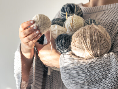 En el acto de tejer para sanar, no solo se crea una pieza, sino que también se repara, se suelta y se vuelve a empezar con mayor claridad