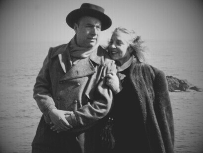 Fue una noche de 1934, en una casa donde el vino, las voces y el destino se mezclaban, cuando apareció Delia del Carril. Entró como entra la luna en una habitación: sin pedir permiso. Delia del Carril con Pablo Neruda a orillas del mar, 1952. Isla Negra, Chile