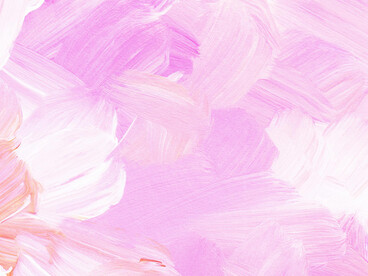 Tanto su voz como su arte evocan un eco tranquilo que resuena en cada pieza