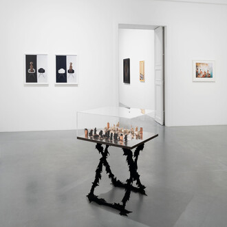 Various artists, Un siècle d'échecs, exhibition view. Courtesy of Perrotin 