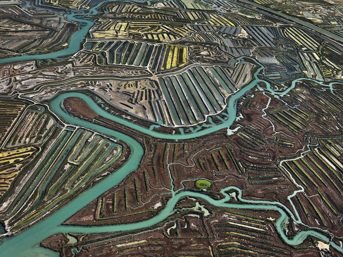 © Edward Burtynsky, courtesy Nicholas Metivier Gallery, Toronto / Sundaram Tagore Galleries, Singapore and Hong Kong