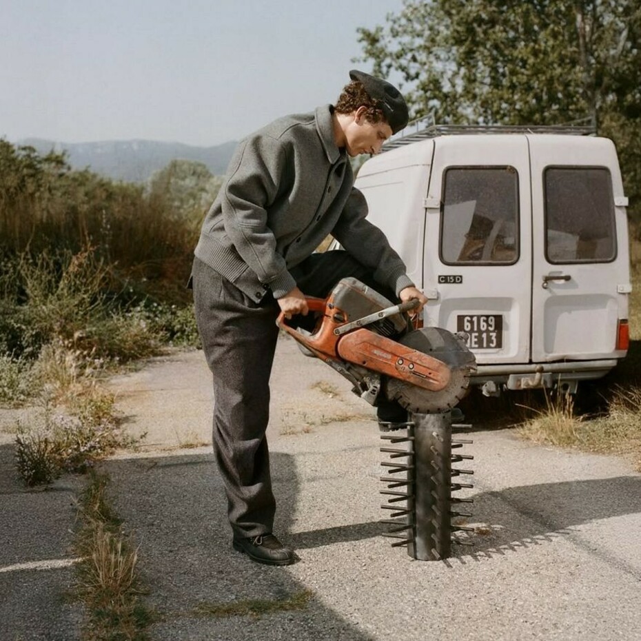 The subtle art of Jacquemus' 2025 lookbook | Meer