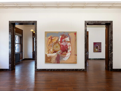 Austyn Weiner, Something borrowed, something plum, vista della mostra. Cortesia della Galleria Massimo De Carlo