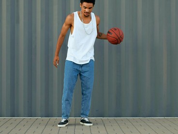 Embora isso pareça produtivo, na prática diminui a capacidade de manter o foco em uma única atividade por tempo prolongado. Durante uma competição, a habilidade de atenção contínua é essencial: ler jogadas, antecipar movimentos dos adversários e tomar decisões rápidas dependem de um cérebro presente e centrado