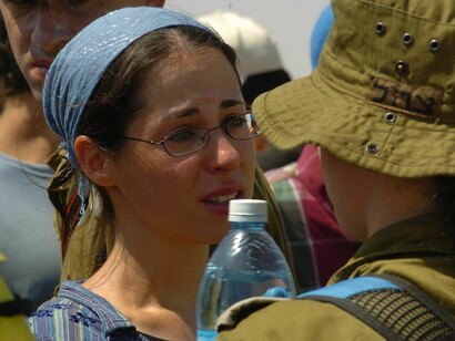 15 agosto 2005. I residenti della comunità israeliana Neve Dekalim vengono evacuati dalla Striscia di Gaza. L'evacuazione di Neve Dekalim faceva parte del Disimpegno di Gaza, avvenuto nell'estate 2005