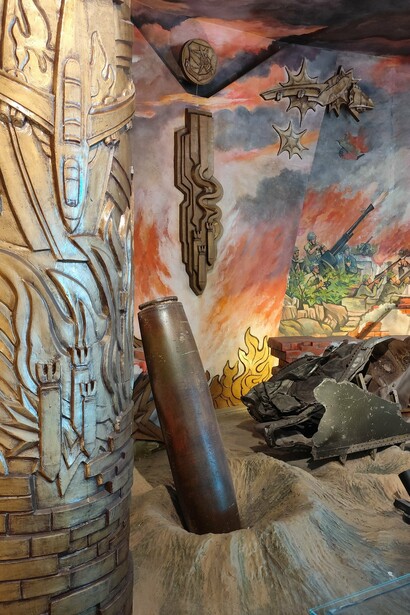 War remnants set against fiery murals create an immersive journey through Vietnam’s turbulent history © Photo by Daniel Gauss
