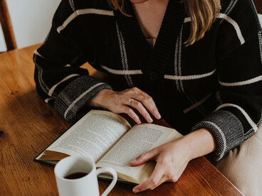 Escribir es creer de nuevo, no en dogmas, sino en la posibilidad de nombrar lo sagrado que aún late en lo cotidiano