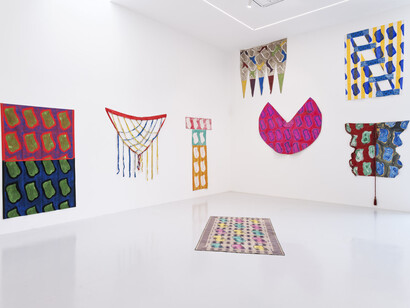 Claude Viallat, His Form is sixty years old, exhibition view. Courtesy of Ceysson and Bénétière