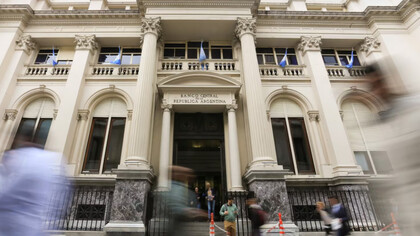 Banco Central de la República Argentina, Buenos Aires. Argentina es un país inmensamente rico en recursos naturales, territorio y potencial humano, pero atrapado en una contradicción permanente entre lo que podría ser y lo que realmente es