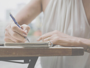 Mettere l'ansia su carta è come svuotare un bicchiere pieno d'acqua: liberare la mente da ciò che la soffoca