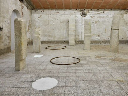 Esther Kläs, 22, vista della mostra. Cortesia di SpazioA