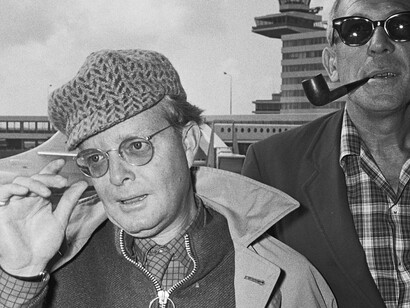 Truman Capote em 1968. A história, recontada minuciosamente a partir de uma extensa investigação, transcendeu o relato factual e inaugurou um novo gênero narrativo, combinando rigor jornalístico com recursos literários típicos do romance