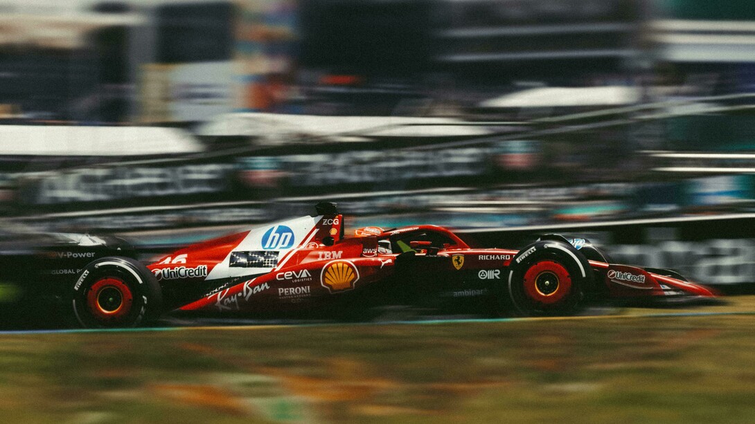 O motor ronca, a casa treme e minha avó grita do quarto: “Vocês querem derrubar a casa?” Era domingo, e eu aprendi cedo que a vida podia caber num ronco