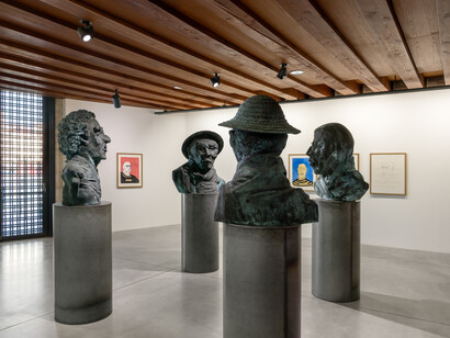 Thomas Schütte, Genealogies, veduta della mostra. Per gentile concessione della Pinault Collection