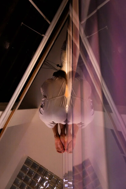 Heron. Winter performance series 2026, exhibition view. Courtesy of Carvalho 