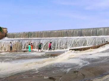 Situated in Rayanakallu village, Karnataka, Manchenahalli Lake is 5 km from Dandiganahalli Dam and 12 km from Srinivasa Sagara Dam, India