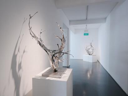 Zheng Lu, The dry riverbed finds no thanks for its past, exhibition view. Courtesy of Sundaram Tagore