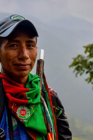 Un miembro de la Guardia Indígena del Cauca
