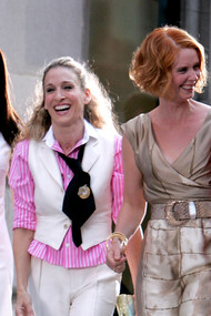 Kim Cattrall, Sarah Jessica Parker, Cynthia Nixon y Kristin Davis protagonizan Sex and the City (1998)