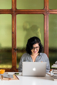 Martina Liverani nel suo studio. Crediti Cinefood