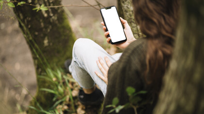 En los márgenes de la ciudad, la experiencia de vivir en contacto con la naturaleza puede revelar tensiones entre lo idealizado y lo real