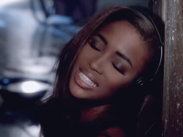 Naomi Campbell in un'immagine tratta dal video della canzone "Freedom! '90" di  George Michael