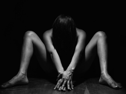 Ensaio sensual para redes sociais. Essa palavra em inglês, que significa “trabalho”, tornou-se um eufemismo para a prostituição. Meninas de diferentes idades, origens e níveis de escolaridade estão sendo levadas ou atraídas para essa realidade