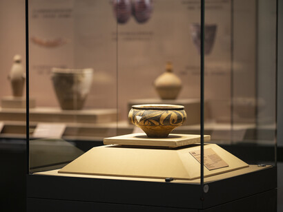 Zhōng the cradle of China. Glory of the central plains civilization, exhibition view. Courtesy of Tsinghua University Art Museum