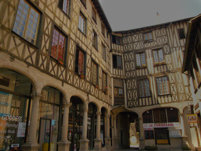 La cour du Temple, Limoges, France, 9 juin 2008