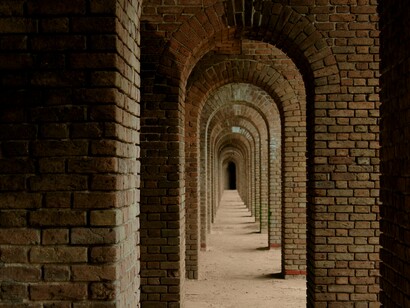 Em tempos tumultuosos a narrativa mais voluptuosa, porque criativa, esvai-se na espuma dos dias de cólera destes conflituosos quotidianos ultra rápidos e esquivos…

