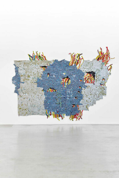 El Anatsui, exhibition view. Courtesy of Axel Vervoordt Gallery