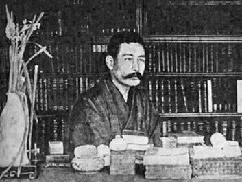 Natsume Sõseki em Tóquio, Japão. Sõseki observou com perspicácia as rápidas mudanças que o Japão estava vivendo, à medida que o país se abria ao Ocidente e abandonava muitas de suas tradições