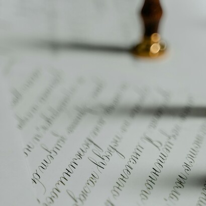 I font decorativi sono ideali per titoli, loghi e progetti creativi, ma vanno usati con moderazione