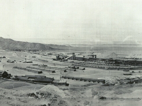 Mina de Chuquicamata, Chile, en 1925. La discusión sobre déficit y ajuste presupuestario adquiere otra dimensión cuando se examinan las brechas en la fiscalización minera, pues allí se juega una parte sustantiva de los recursos destinados a financiar bienes públicos esenciales