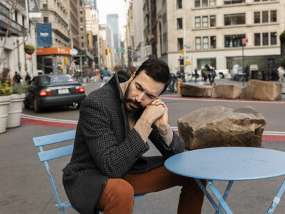 En un mundo que idolatra lo instantáneo, detenerse es un acto de valentía. Leer un texto largo hasta el final, saborearlo, compartirlo no por “viral” sino por significativo, es casi revolucionario