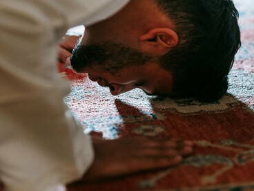 Ainda que tal ideal fosse novidade no oriente, estava longe de ser inovador, Sayyid apenas renovou o pensamento reacionário e decadentista ocidental para os muçulmanos. Durante o período do século 20, o oriente médio recebia grande influência dos autores da chamada “morte de Deus” que visavam recuperar o sentido da vida num mundo secular, grande parte desses autores eram ultraconservadores que tentavam reverter o liberalismo e trazer os valores antigos de volta e que estimularam o fascismo europeu. Sayyid estava se inspirando nesse homens para resgatar o mundo islâmico


