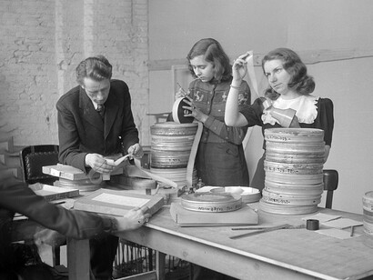 El montaje, entendido como yuxtaposición, no es solo una técnica cinematográfica sino una forma de pensamiento que produce sentido al enfrentar imágenes, tiempos y disciplinas distintas