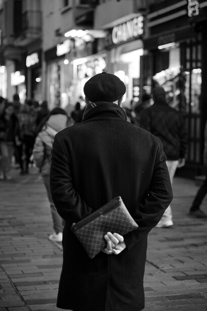 El oficio de Raúl lo enfrenta cada día con la dureza de la calle, pero también lo mantiene unido a una obstinada voluntad de seguir adelante