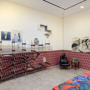 Vários artistas, Sala de jantar, vista da exposição. Cortesia da Galeria Marilia Razuk