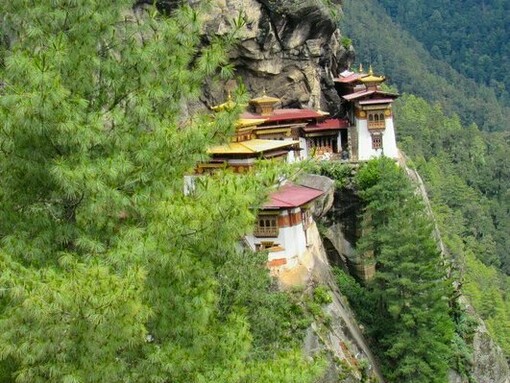 A breathtaking trek to the iconic Tiger’s Nest Monastery, immersing in Bhutan’s rich culture and lush landscapes