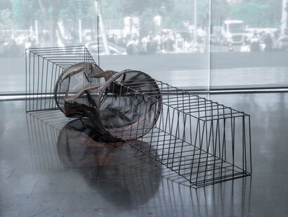 Varios artistas, Habitar las sombras, vista de exhibición. Cortesía de IVAM