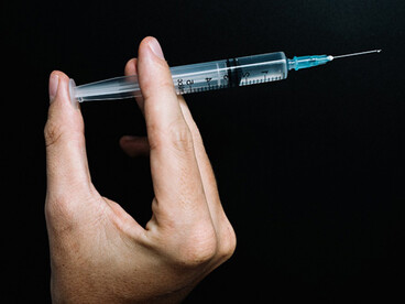 La vacunación materna ofrece protección pasiva al recién nacido, reduciendo el riesgo de hospitalización en los primeros meses de vida