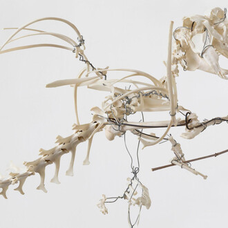 Christian Eisenberger, Untitled (Hase mit wünschelrute), 2023. Mit freundlicher genehmigung von Christian Eisenberger