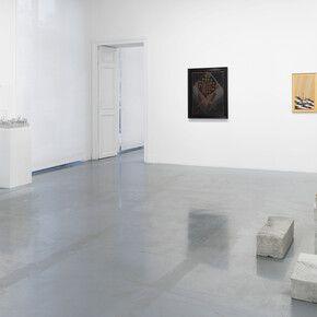 Artistes variés, Un siècle d'échecs, vue d'exposition. Avec l'aimable autorisation de Perrotin