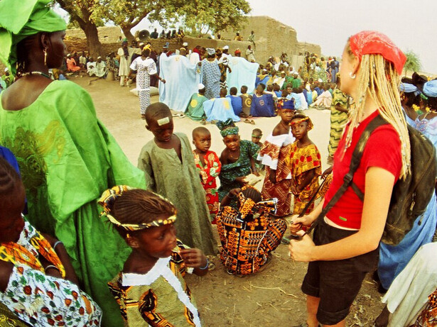 L'illustration de la richesse culturelle et la vitalité sociale que la SNEDD entend préserver et valoriser dans le cadre d’un développement ancré dans les traditions nationales et tourné vers l’avenir