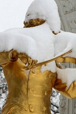 "Monumento a Johann Strauss", bronce y mármol, Edmund von Hellmer, 1921