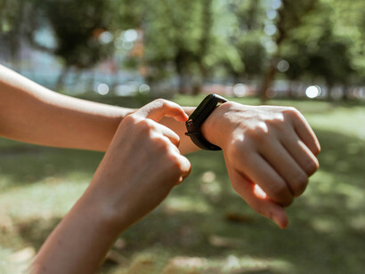 Dispositivos como relojes inteligentes, pulseras y gafas recopilan datos clave sobre nuestra actividad física y bienestar general